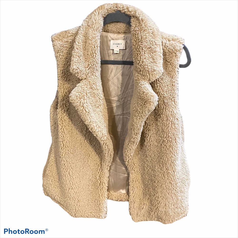 EVERLY Faux Fur Vest
